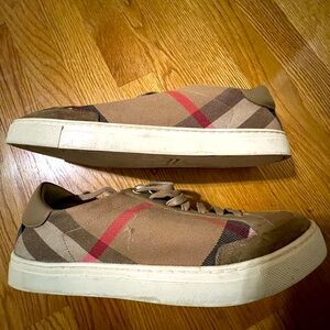 Men’s Burberry canvas Shoes